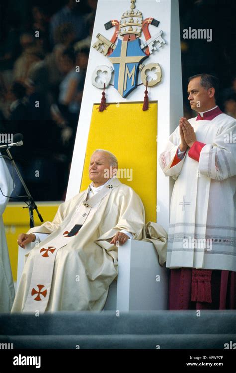 Pope John Paul Ii 1982 Uk Popes Papal Visit To Wembley Stadium England