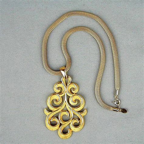 Vintage Crown Trifari Modernist Gold Tone Pendant Necklace From