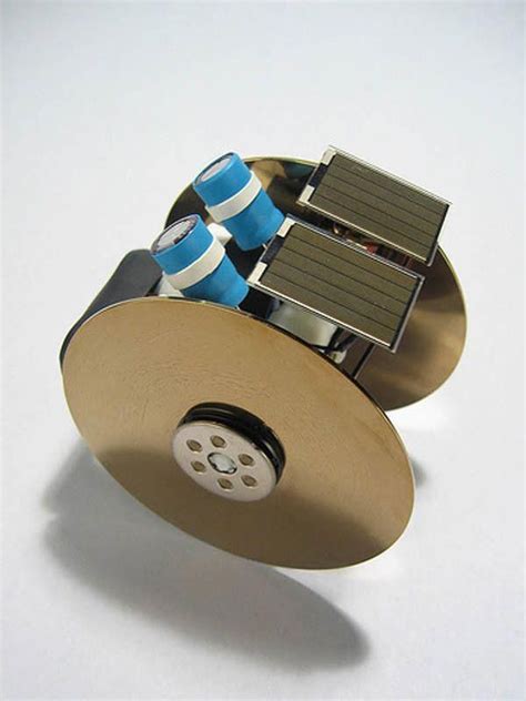 Beam Solar Roller Little Robot That Uses Solar Power An No Chips