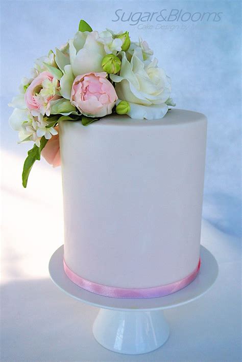 Perfect as a birthday cake, baby shower cake or anniversary cake. Mini cake with sugar flowers in pastel shades | Rose cake ...