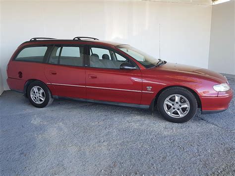 Discover a new world of freedom, travel with the campers from our catalogue! Automatic Holden Commodore Wagon 2001 Red - 11 | Used ...