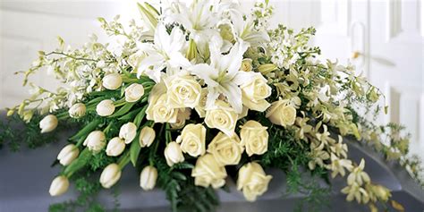 Our modern contemporary memorial flowers are a fresh approach to sympathy flowers, floral tributes are available for funeral and memorial services or celebration of life. 34 Unique Memorial Service Ideas