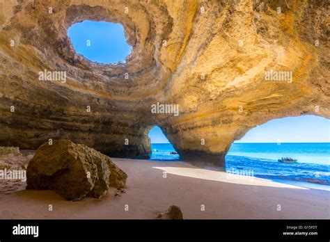 Les Grottes Marines De Benagil Naturel Avec Windows Sur Les Eaux Claires De L Oc An Atlantique