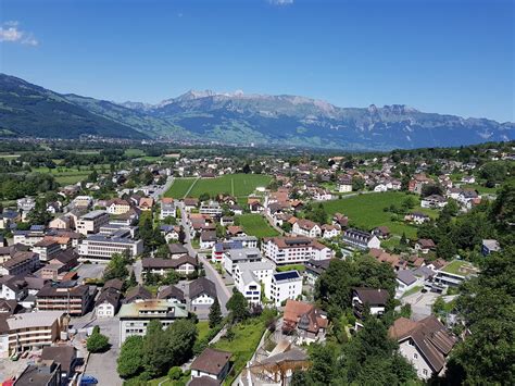 Hier vindt u de gegevens die u nodig heeft voor betalingen naar liechtenstein. VADUZ (LIECHTENSTEIN) VISTAS ALPINAS - Viajes Lost Planet