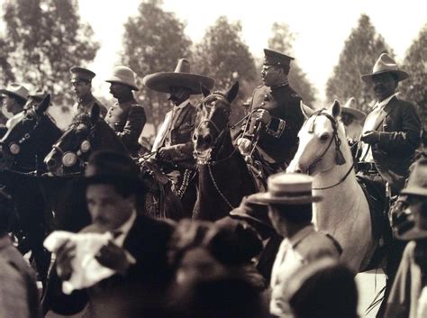 Respuesta:francisco pancho villa y emiliano zapata, zapata y villa; : Francisco Villa y Emiliano zapata entrado a la Ciudad de ...