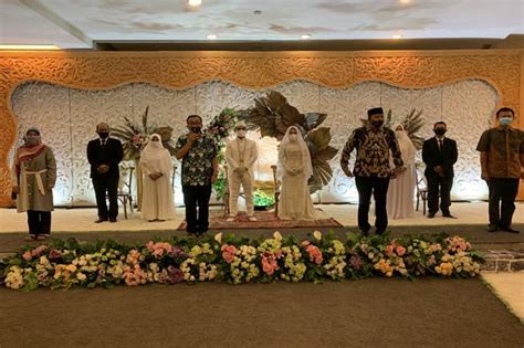 Hal itu tertuang dalam keputusan. DKI Izinkan Resepsi Pernikahan saat Perpanjangan PPKM Mikro