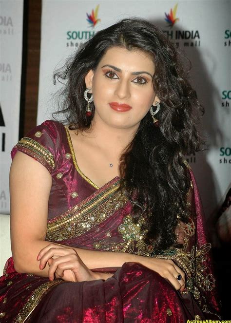 Tamil Actress Archana Wallpapers In Maroon Saree Actress Album