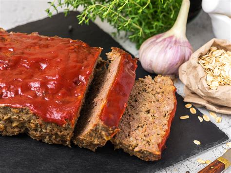 Line a baking sheet with aluminum foil or parchment paper. How Long To Cook A Meatloaf At 400 / Classic Meatloaf ...