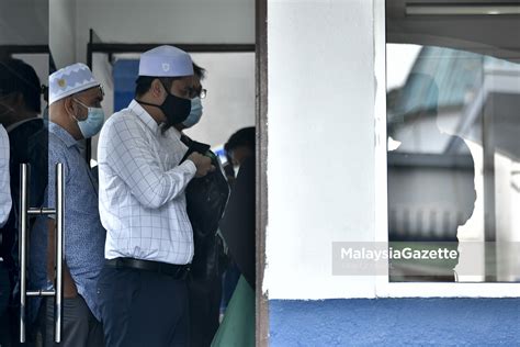 Polis diraja malaysia merupakan pasukan polis persekutuan berseragam di malaysia. Asri Janggut Hadir ke Bukit Aman
