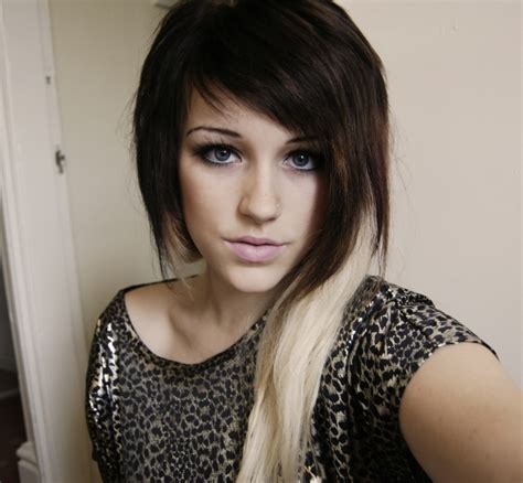 Brown hair with blonde highlights is a classic combination that has been adapted across generations. Dark brown hair with blonde underneath - Xwetpics.com