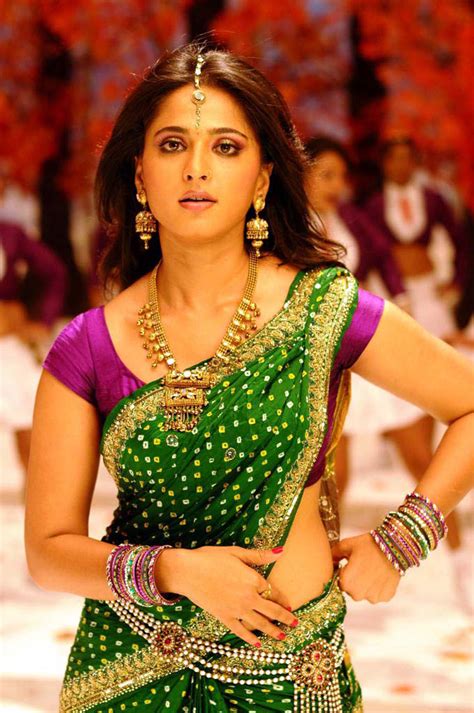 Tollywood Actress Anushka Shetty Hip Navel Show In Green Saree
