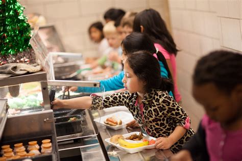 世界に誇る食習慣を育む日本の学校給食－好きな物だけ食べてあとは残しても良し！？アメリカの学校給食事情 Eduwell Journal
