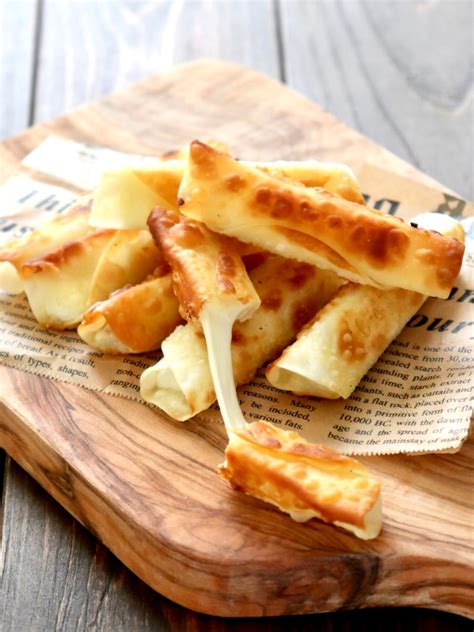 チーズ好き必見！さけるチーズレシピ30選【肉巻きスティックおにぎりやチーズドッグも！】 Appbank