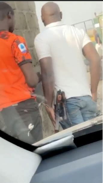 Nigerian Police Officer Caught On Camera Collecting Bribe Politics Nigeria