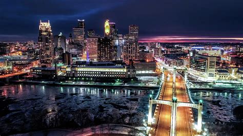 Minneapolis Skyline From The Mississippi River Photograph By Gian