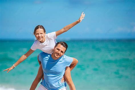 Dad And Daughter Bonding Joyfully At The Beach Photo Background And Picture For Free Download