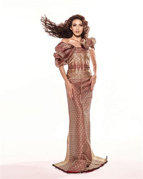 Potret 30 Finalis Miss Universe Indonesia Dengan Kain Daerah