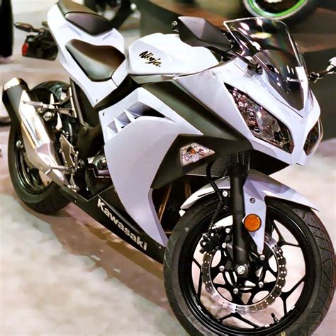 This bike comes with 85. Best 5 beginner motorcycles for women the white and black ...
