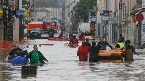 Allerdings bleibt die lage vielerorts angespannt, noch gibt es nicht. Natural Disasters In Germany 2016 - Images All Disaster ...