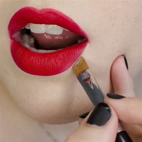 How To Apply Lipstick Tutorial Lipstick Hacks How To Apply Lipstick