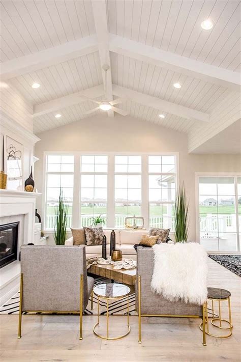 26 Beautiful Vaulted Ceiling Living Rooms In 2021 Vaulted Ceiling