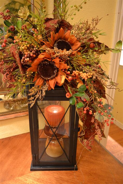 Our selection includes both indoor and outdoor lanterns in bronze, silver and wood finishes. Fall Lantern Swag