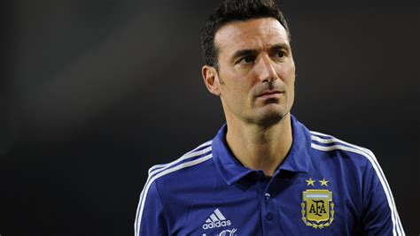 El técnico de la selección argentina, lionel scaloni, dio a conocer la nómina de los 28 futbolistas elegidos para la disputa de la copa américa 2021 que comenzará el próximo domingo y continuará. Scaloni revelará la lista de convocatos para los próximos ...