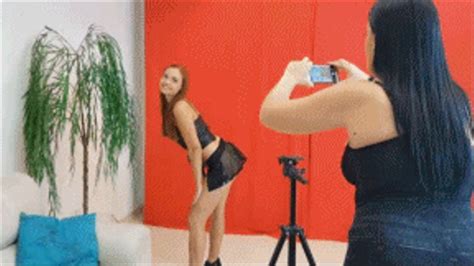 The Perverted Photographer Licking A Hot Ass Top Milf Adriana Fuller