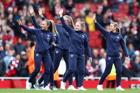 Arsenal Women Weekender Stand Up For The Champions The Short Fuse