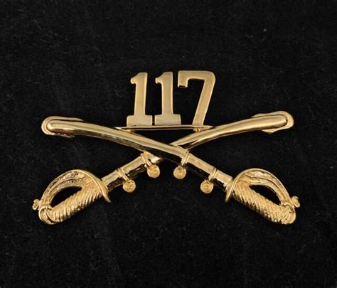 🌟us Army 117th Cavalry Regiment Gold Crossed Sabers Hat Pin Large 2