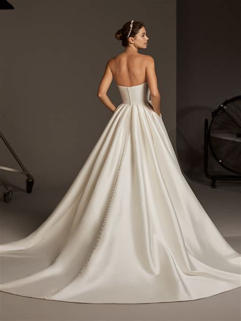 Phoebe Wedding Dress From Pronovias Uk