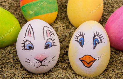 Two Cute Eggs With Painted Easter Bunny And Chicken — Stock Photo