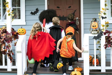 19 Tips To Keep Kids Safe This Halloween