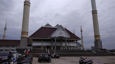 Arti Lima Menara Masjid Raya Kh Hasyim Asyari