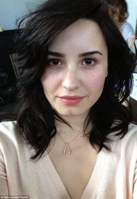 Demi Lovato S No Make Up Twitter Picture Star Encourages Fans To Go Bare Daily Mail Online