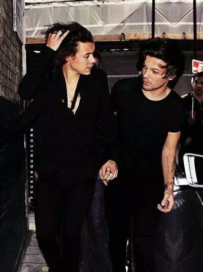Louis And Harry Totally Holding Hands Part 3 Louis E Harry Larry Stylinson E Wattpad