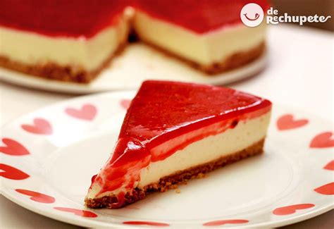 Se la conoce como tarta de queso, pay de queso o incluso por su nombre en inglés cheesecake. Tarta de queso