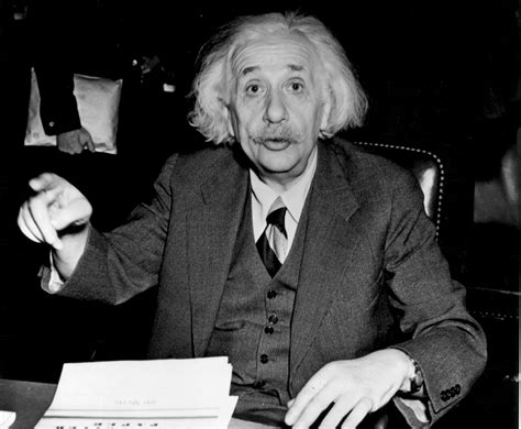 كيف تعلم آينشتاين الفيزياء عُلّمنا