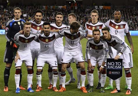 Wird der amtierende weltmeister als sieger vom platz vor spielbeginndas ist die aufstellung der franzosen: Aufstellung Deutschland bei der Fußball EM 2016 | Fussball ...