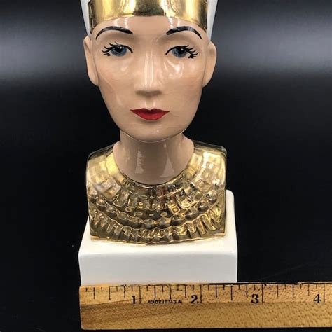 sexy nude egyptian queen nefertiti