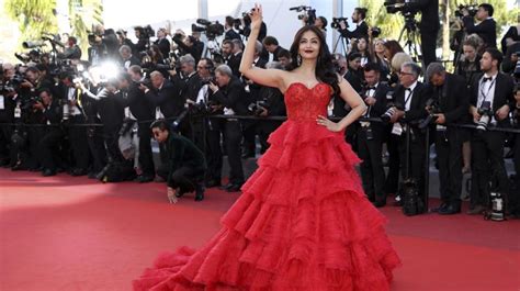 Aishwarya Rais Princess Like Gown Moments See In Pics Iwmbuzz