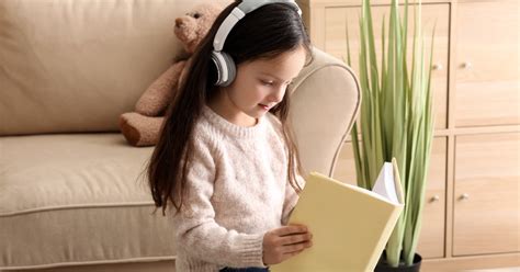 How Listening While Reading Enhances Learning Fathom Reads