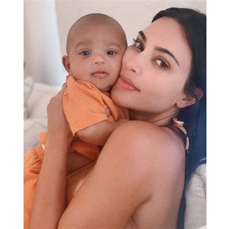 photo kim kardashian et son fils psalm west août 2019 purepeople