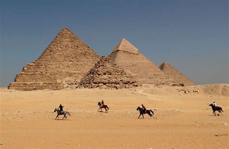 Egypt Probes Images Of Naked Couple Atop Pyramid New Straits Times