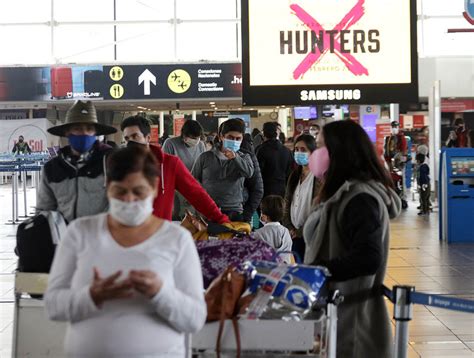 La variante delta llegó a chile este jueves, luego que el ministro de salud, enrique paris, confirmara el primer caso en una mujer de 43 la primera certeza es que los síntomas son diferentes a la cepa original del coronavirus. Anuncian búsqueda "masiva" en Chile de contagiosa cepa ...