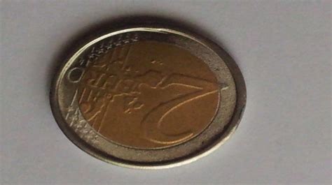 Soldi Falsi è Allarme Ecco Come Riconoscere Le Monete Da 2 Euro False