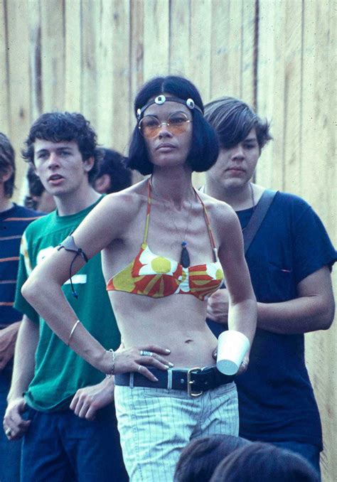 Stunning Photos Depicting The 𝔯𝔢𝔟𝔢𝔩𝔩𝔦𝔬𝔲𝔰 Fashion At Woodstock 1969 Oldus Olduscafexbiz45