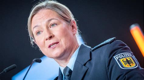 Claudia Pechstein bat vor CDU-Auftritt in Uniform nicht um Erlaubnis
