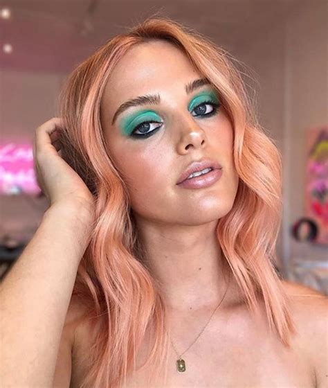 The rose gold color code is #b76e79. The Prettiest Rose Gold Hair Colors to Try This Spring | Fashionisers©