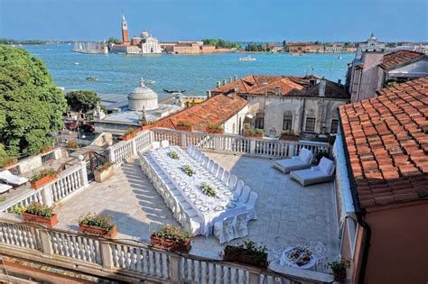 Live unforgettable experiences through food art, shopping and extraordinary places with baglioni hotels. Vivere Venezia attraverso le esperienze del Baglioni Hotel Luna